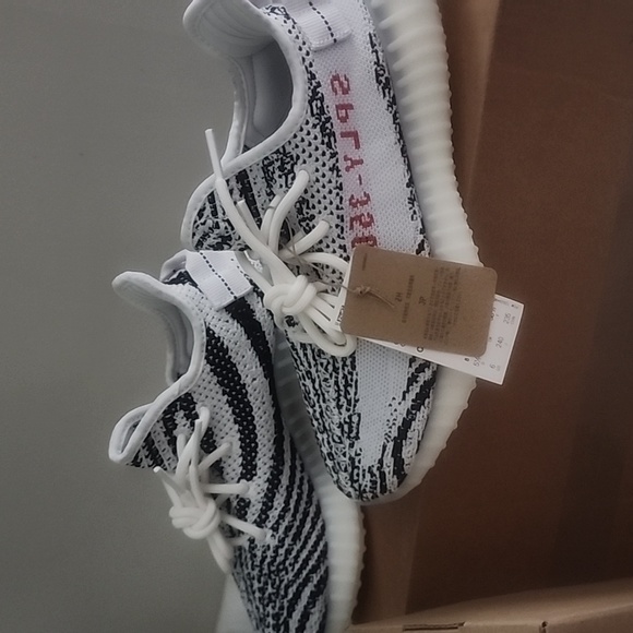 Men\'s yeezy 350 size 6 white/black/red/blanc/noiess/Rouge originals brand new